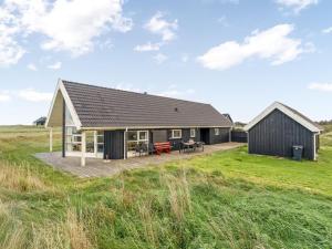 Holiday Home Tilje - 80m from the sea by Interhome