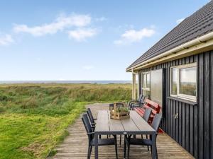 Holiday Home Tilje - 80m from the sea by Interhome