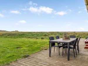 Holiday Home Tilje - 80m from the sea by Interhome