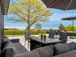 Holiday Home Tonna - from the sea by Interhome