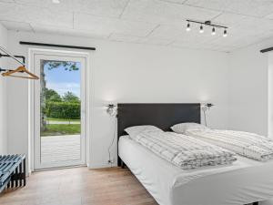 Holiday Home Tonna - from the sea by Interhome