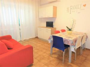 Bright flat 100mt from the sea