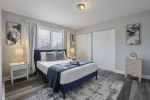 Cozy Chic 4BD 2BA Oak Park Penthouse