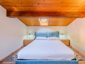 Apartment Mansarda in Legno San Rocco by Interhome