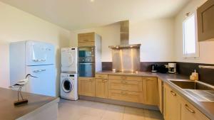 Proche plage de la Cible, villa familiale avec annexe, jardin et parking