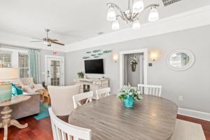 2BR Bungalow - Cozy Holiday Home Near Downtown & Beach