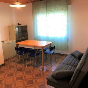 Quiet flat with garden access