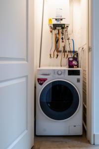 Your Modern Retreat Close to Rotterdam City Center