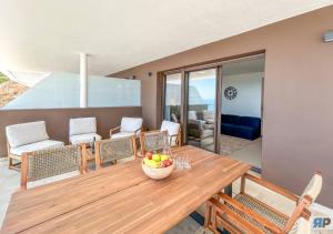 Apartamento deluxe con terraza y vistas al mar 009