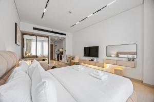 Luxury Studio with Private Jacuzzi &Canal View
