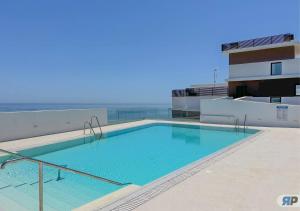 Apartamento deluxe con terraza y vistas al mar 013