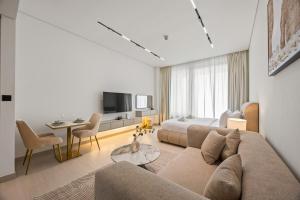 Luxury Studio with Private Jacuzzi &Canal View