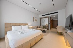 Luxury Studio with Private Jacuzzi &Canal View