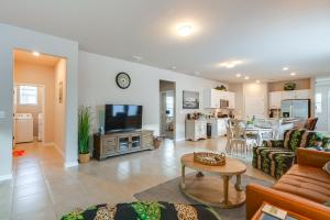 Near River and Parks LaBelle Family Home with Patio