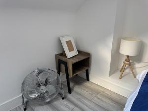 Top Floor Spacious Studio Flat