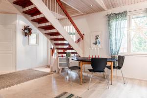 Santas closest neighbor