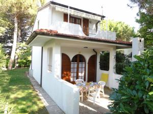 Terraced house with private garden in Bibione