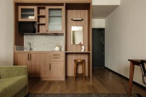 Batimont Suites & Apartments