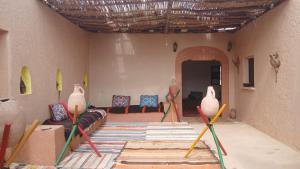 LA PETITE MAISON DU LAC IRIKI