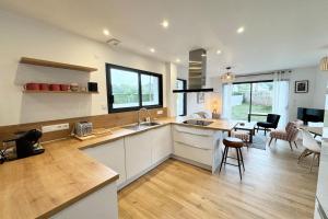 Séjour de rêve à Sarzeau maison moderne - jardin