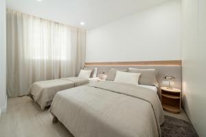 Townhouse with Heated Pool in Downtown Faro