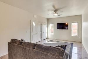 Hike and Explore Apt 3 Mi to Lake Havasu and Dtwn!