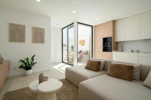 Townhouse with Heated Pool in Downtown Faro