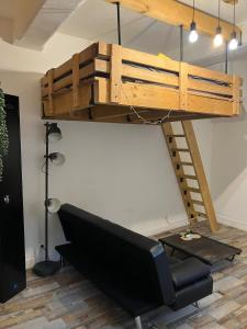 Joli studio au look industriel
