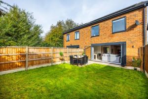 New 3 Bed House, Sittingbourne, Sleeps 7, Contractors, Families , Weekly and Monthly Offers