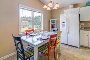 Charming Emerald Isle Escape Less Than 1 Mi to Beach!