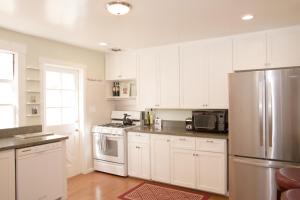 Ideal Location in West Beach! Spacious Chapala Gardens 1BR - Unit 1