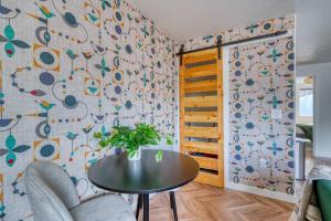 Stay Portland - The Woodstock Inn - Reed College & Vintage Shops