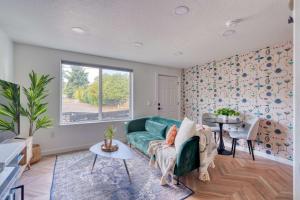 Stay Portland - The Woodstock Inn - Reed College & Vintage Shops