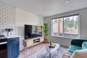 Stay Portland - The Woodstock Inn - Reed College & Vintage Shops