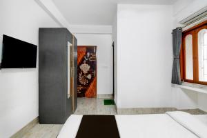 Hotel O The Golden Nest Kavi Sukanta Metro Station