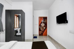 Hotel O by OYO The Golden Nest Kavi Sukanta Metro Station