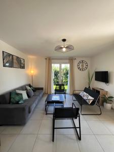 Gîte neuf, à 12mn du Futuroscope, à la campagne -Le Trèfle