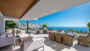 VACATION MARBELLA I Villa Riviera The View, Luxury Villa, Breathtaking Sea View, Private Pool, Close Distance to the Finest Beaches