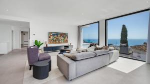 VACATION MARBELLA I Villa Riviera The View, Luxury Villa, Breathtaking Sea View, Private Pool, American BBQ, Close Distance to the Finest Beaches