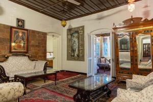 Arvelia Colonial George Everest Luxe By Da Alohas