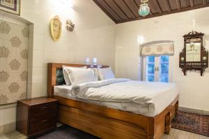 Arvelia Colonial George Everest Luxe By Da Alohas