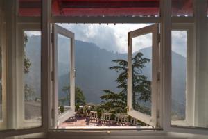 Arvelia Colonial George Everest Luxe By Da Alohas