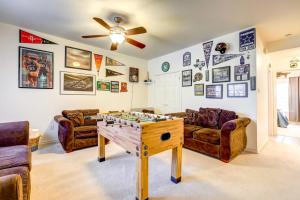 Canyon Lake Getaway with Fire Pit, Boat Ramp Nearby!