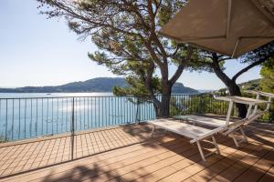 Modern and Elegant apartment with a spacious sea view terrace overlooking Palmaria Island Bright designer interiors Fully equipped Up to 6 guests Private parking Airconthe comforts for a perfect stay