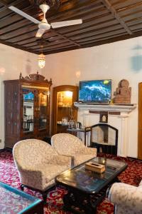 Arvelia Colonial George Everest Luxe By Da Alohas
