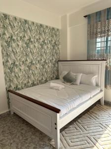 Apartment near Village mkt, Two rivers & UN