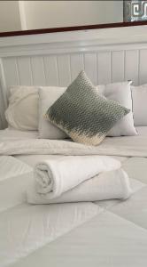 Apartment near Village mkt, Two rivers & UN