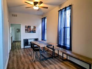 Sunny Pilsen 2 Bed 1 Bath Apt With Private Office