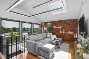 3BR3Bth Penthouse 2 Parking Spaces TD MIT Harvard