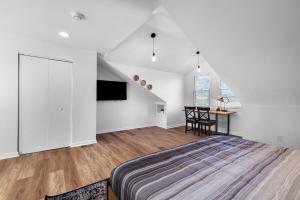 Central Lawrenceville 3 Spacious and Modern Two Bedroom Apartment with Free Street Parking